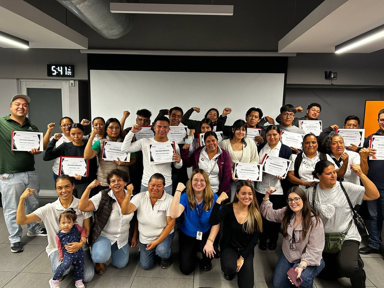 El pulso solidario de las Madrinas DEACERO