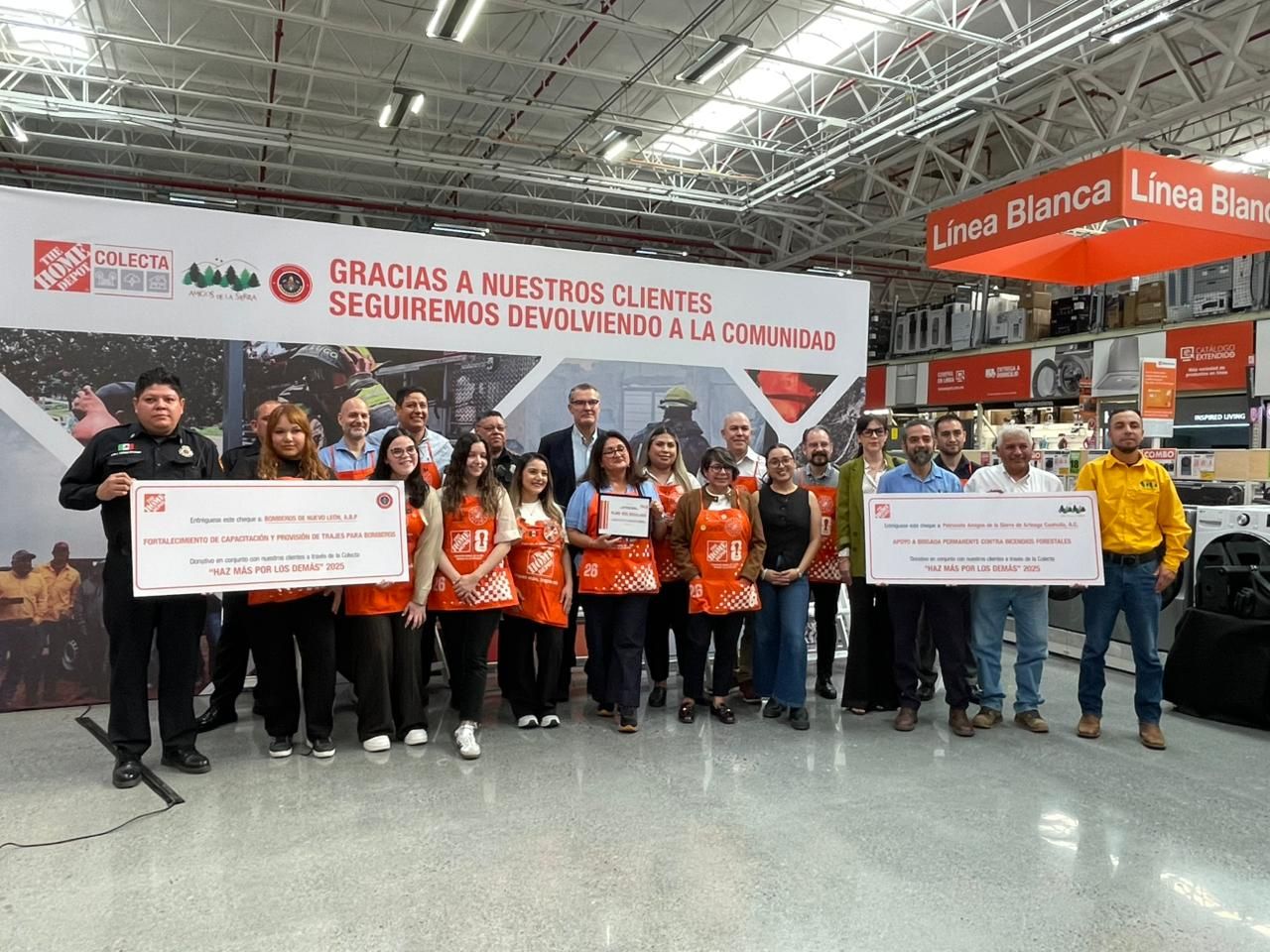 The Home Depot ft Los Amigos de la Sierra y Bomberos de Nuevo León